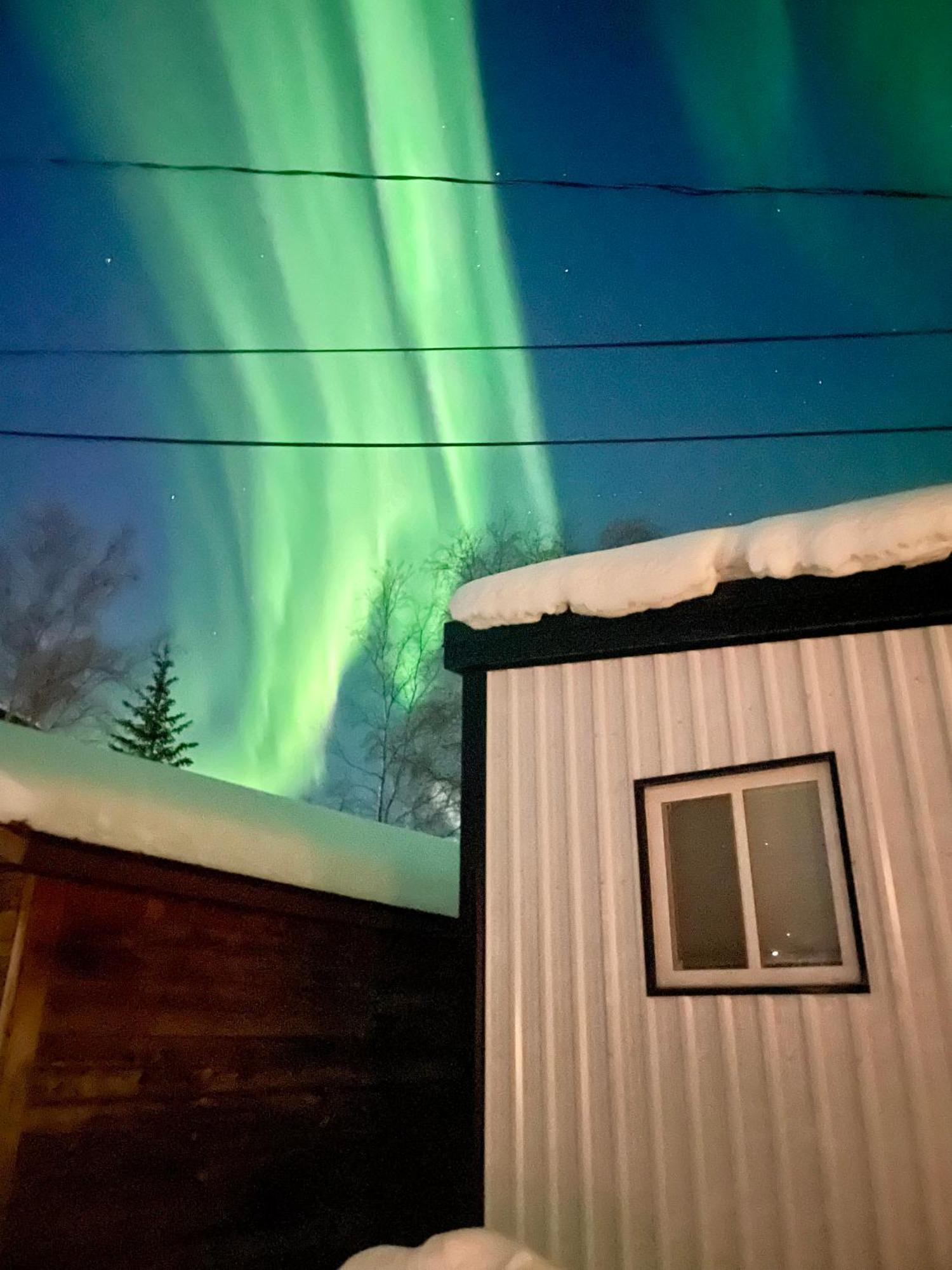 Our Cabin Bed & Breakfast Yellowknife Buitenkant foto