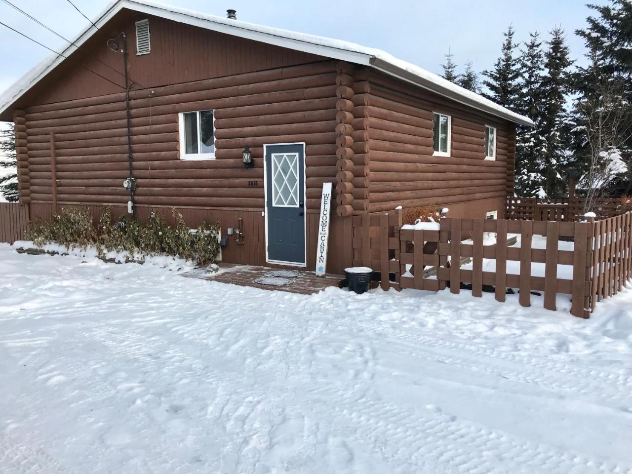Our Cabin Bed & Breakfast Yellowknife Buitenkant foto