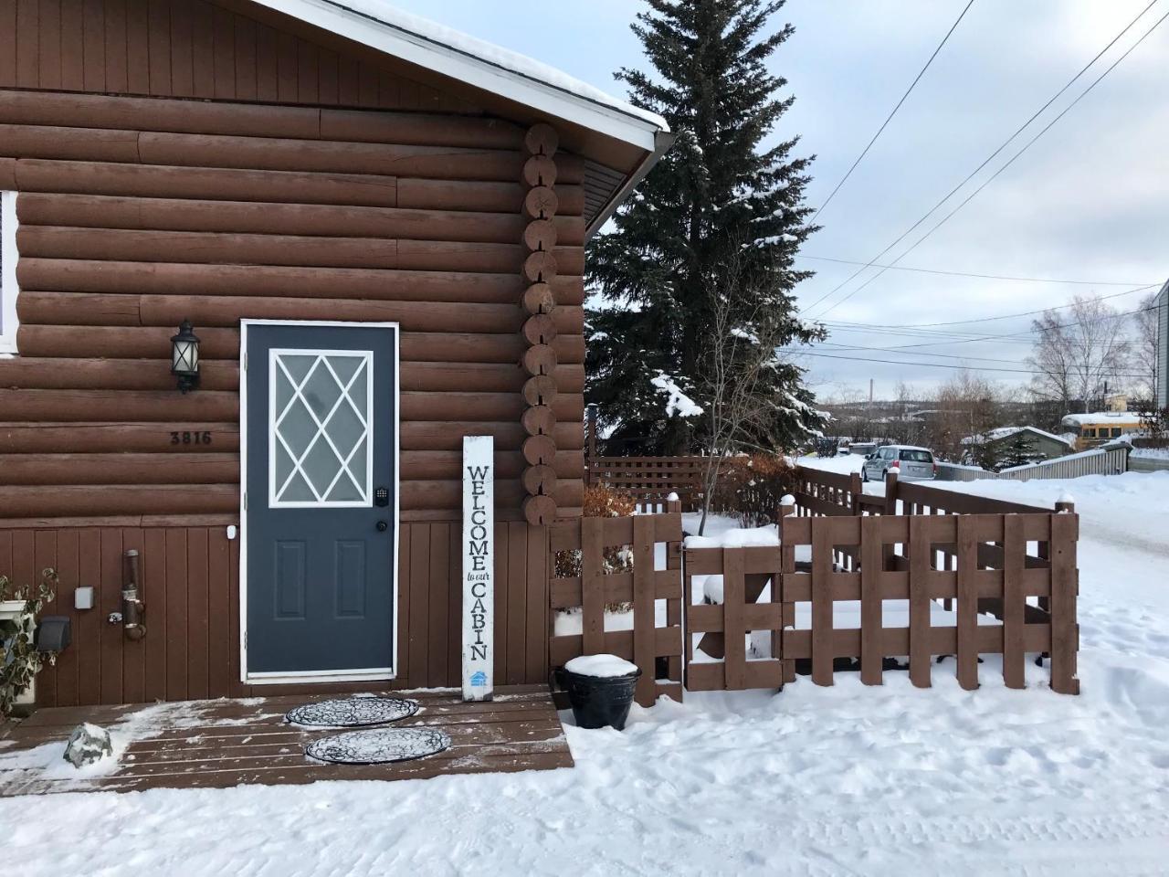 Our Cabin Bed & Breakfast Yellowknife Buitenkant foto