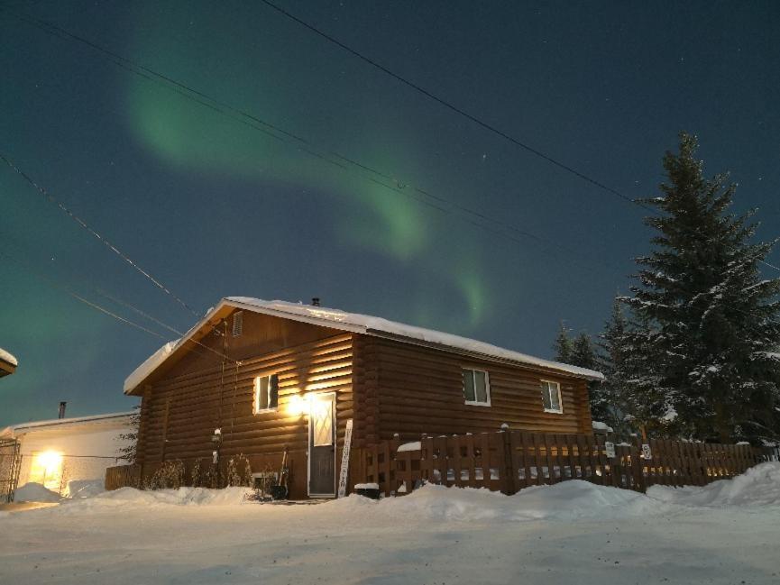 Our Cabin Bed & Breakfast Yellowknife Buitenkant foto